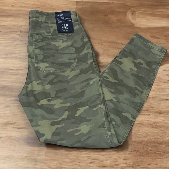 GAP Pants - NWT Gap Camouflage High Rise Universal Legging